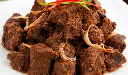 Rendang: Makanan Khas Minangkabau yang Mendunia